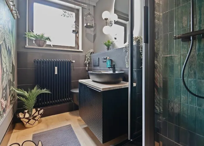 Flatista Homes - Jungle House
